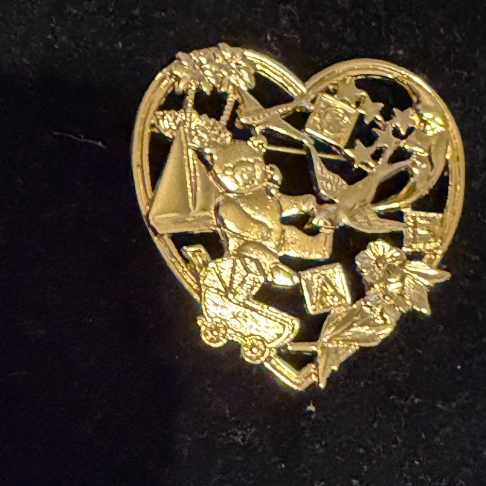 Gold Heart-Shaped Teddy Bear Pin - Picture 4 of 8